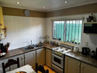 Amplio chalet con parque en barrio Constitución - 2