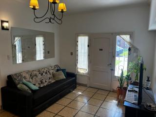 Amplio chalet con parque en barrio Constitución - 3