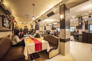 FabHotel Santoor Geeta Bhawan Square - 6