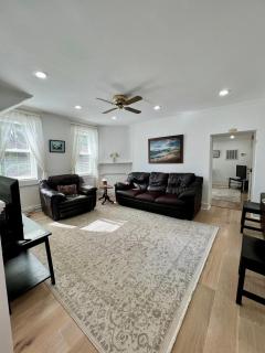 Across the Inn Entire 3 bedr House with tub & extremely fast Wi-Fi - 1