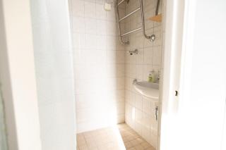 2ndhomes Modern Top Floor Apartment - 2