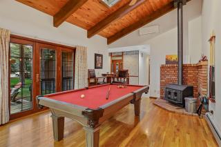 Pristine Cabin on Wooded Lot. Fantastic Location Pool Table - 8
