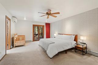 Pristine Cabin on Wooded Lot. Fantastic Location Pool Table - 6