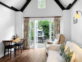 Old Coach House Ellicombe - 9