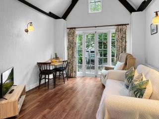 Old Coach House Ellicombe - 8