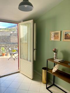 Casetta in piazza - 1