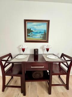 Across the Inn Entire 3 bedr House with tub & extremely fast Wi-Fi - 2