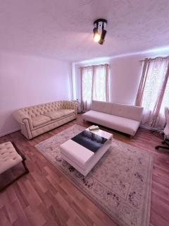 Modern, Spacious 2-Bed Maisonette in Brockley - 0