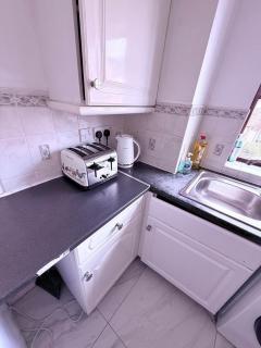 Modern, Spacious 2-Bed Maisonette in Brockley - 2