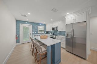 Cozy Cabana West - Updated Adorable Bungalow wHeated Private Pool Walk to Beach - 1