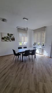 Sunny CentralApartment -3 bedrooms ,Private Parking - 3