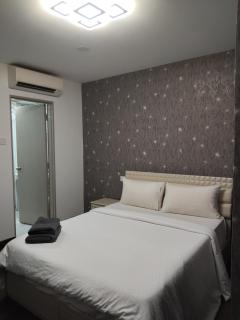 Tarragon Family Suite Apartment - 9