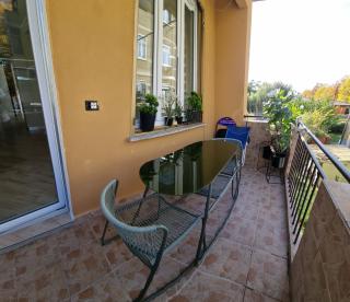 Sunny CentralApartment -3 bedrooms ,Private Parking - 5
