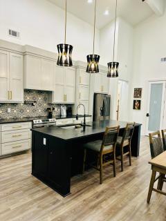 Deluxe Fun House - Pet Friendly - 9