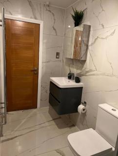 Cosy place next to Warner Bros studio - 6