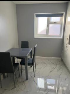 Cosy place next to Warner Bros studio - 2