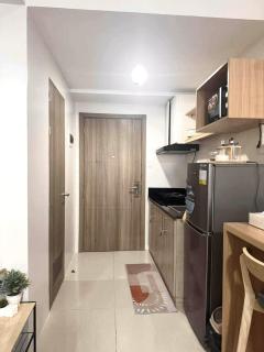 Cozy 1 Bedroom Staycation 15-minutes from NAIA Airport - 1