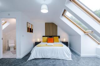 NEW! Detached House, Driveway, Perfect for Contractors - 0