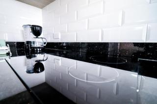 Vive, trabaja y descansa, moderno departamento con balcón 2BR en San Miguel, Lima - 1