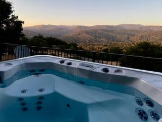 NEW LISTING Yosemite Mountain Views King bed Hot Tub - 8