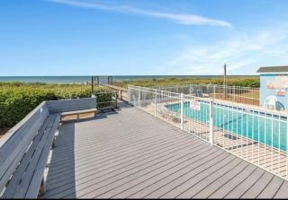 The Big Blue Ocean Isle - 8