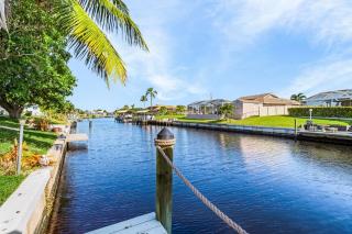 Waterfront Caribbean-Vibe Paradise with Heated Pool and Boat Dock - 2