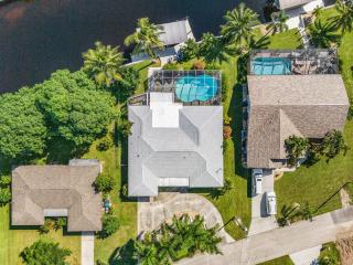 Waterfront Caribbean-Vibe Paradise with Heated Pool and Boat Dock - 6