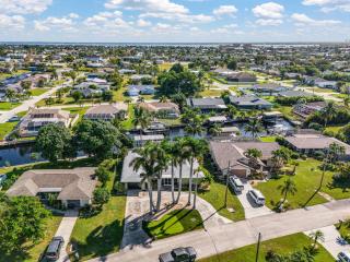 Waterfront Caribbean-Vibe Paradise with Heated Pool and Boat Dock - 3