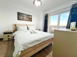 Cozy 2 Bedrooms Apt with Balcony - Near Hospitals - 7