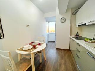 Cozy 2 Bedrooms Apt with Balcony - Near Hospitals - 8