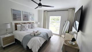 Pachena Place - 600m to Beach, King Bed, Free Fibre Wifi, 2 x Smart TVs, Patio & BBQ - 4