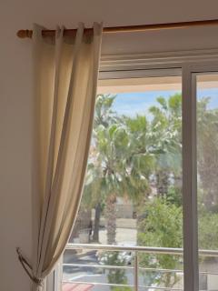 5-Min Walk to Beach - Bright 2-BR Home with Private Garden & Sunset Views - 6