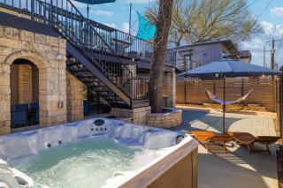 ATXEastBird 5 Star Location, Hot Tub, Games, Sleeps18 - 2