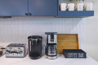 ATXEastBird 5 Star Location, Hot Tub, Games, Sleeps18 - 1