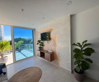 Coronado Beach Unique Balcony Apartment - 0