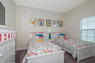 8981AV TOWNHOUSE 5 BEDROOMS & 4 BATHROOMS + POOL - 2