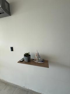 Coronado Beach Unique Balcony Apartment - 5