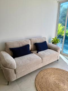 Coronado Beach Unique Balcony Apartment - 7