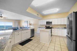 Admiral's Quarters 1405 - 8