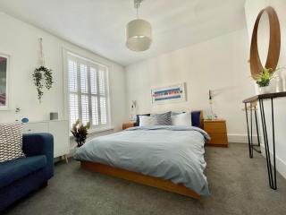 Stylish 3 bedroom townhouse with Garden - 1