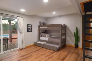 Fitzhugh Lodge - Pool, Poker, Pickleball, Sleeps 16 - 5