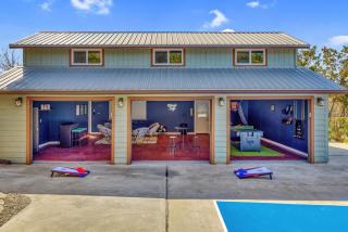 Fitzhugh Lodge - Pool, Poker, Pickleball, Sleeps 16 - 2