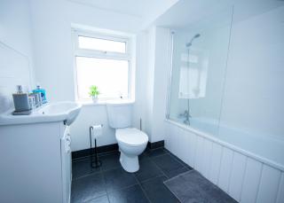 Modern 3-Bed House - Stoke on Trent - 6
