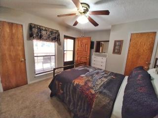 Valley Condo 112 - Creekside - WiFi - Pet Friendly - Hot Tub - Fireplace - Washer - Dryer - Playground - 7