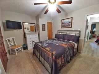 Valley Condo 112 - Creekside - WiFi - Pet Friendly - Hot Tub - Fireplace - Washer - Dryer - Playground - 6