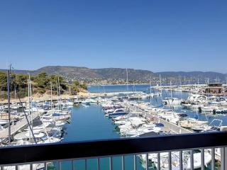 Spacieux T3 avec Loggia et Accès Piscine à Bormes - FR-1-610-112 - 2