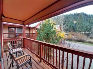 Valley Condo 120 - Creekside - WiFi - Pet Friendly - Hot Tub - Fireplace - Washer - Dryer - Playground - Red River - 9