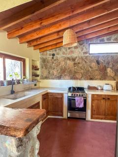 Casa de piedra con jardin y pileta - privada - 5