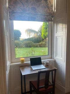 The Pheasant Lodge Spacious Cosy Georgian Apartment with Garden Views & Log Fire - 8