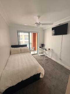 2 Bed 2 Bath Apartment with Secure Parking in Sydney CBD - 1 Min Walk To Darling Harbour & World Square- Center Of China Town - 3